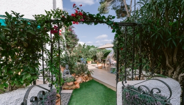 Resa Estates Ibiza apartment te koop ground floor sale garden entrance.JPG